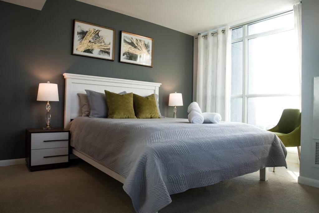 Apartment Modern Downtown Free Parking/walk To Toronto