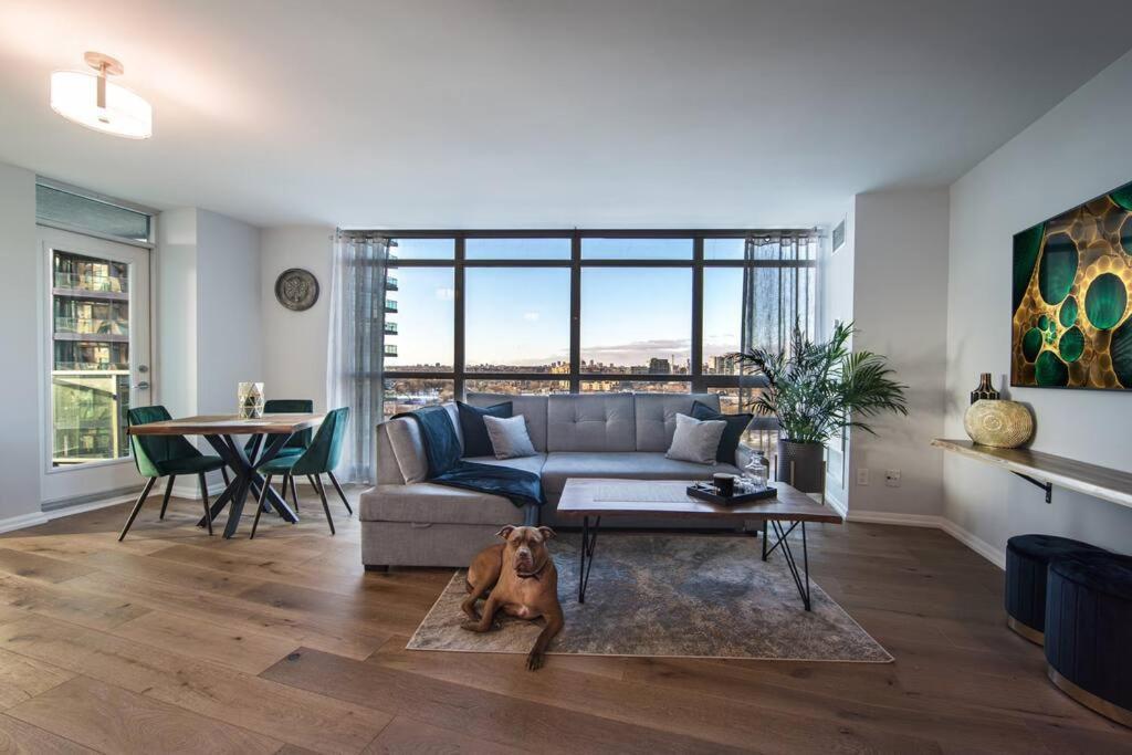 Modern Downtown Free Parking/walk To Apartment