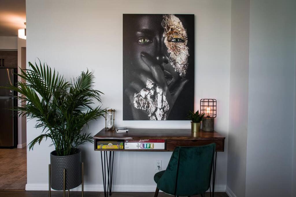 Modern Downtown Free Parking/walk To Apartment *