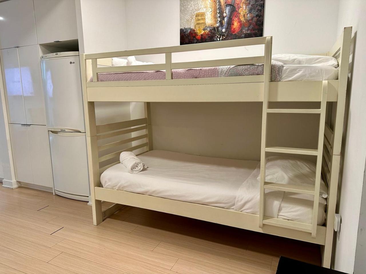 Cozy 1bdrm With Bunk Bed Sofabed With Terrace & Parking Apartment *