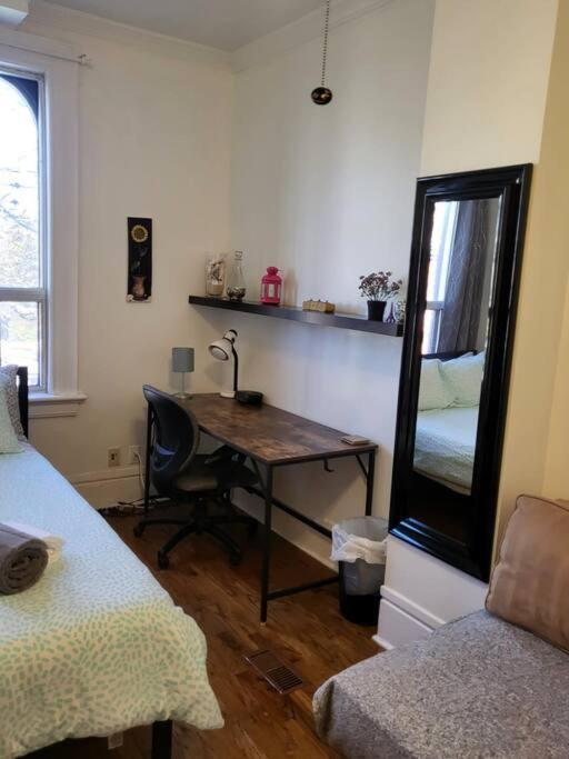 Private 3 Bedroom In Downtown Apartment *