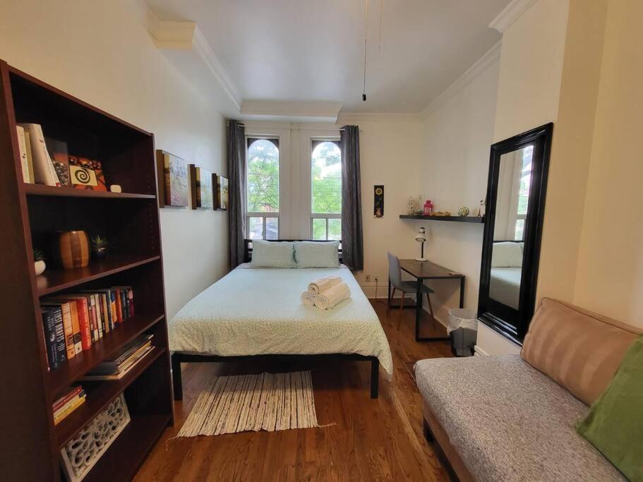 Private 3 Bedroom In Downtown Apartment *