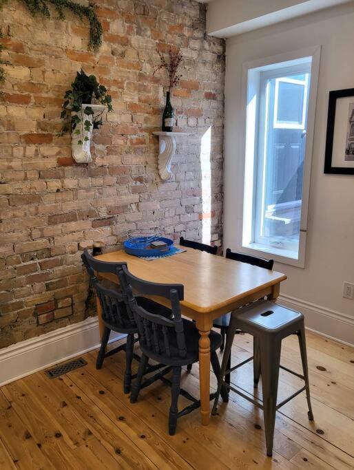 Private 3 Bedroom In Downtown *