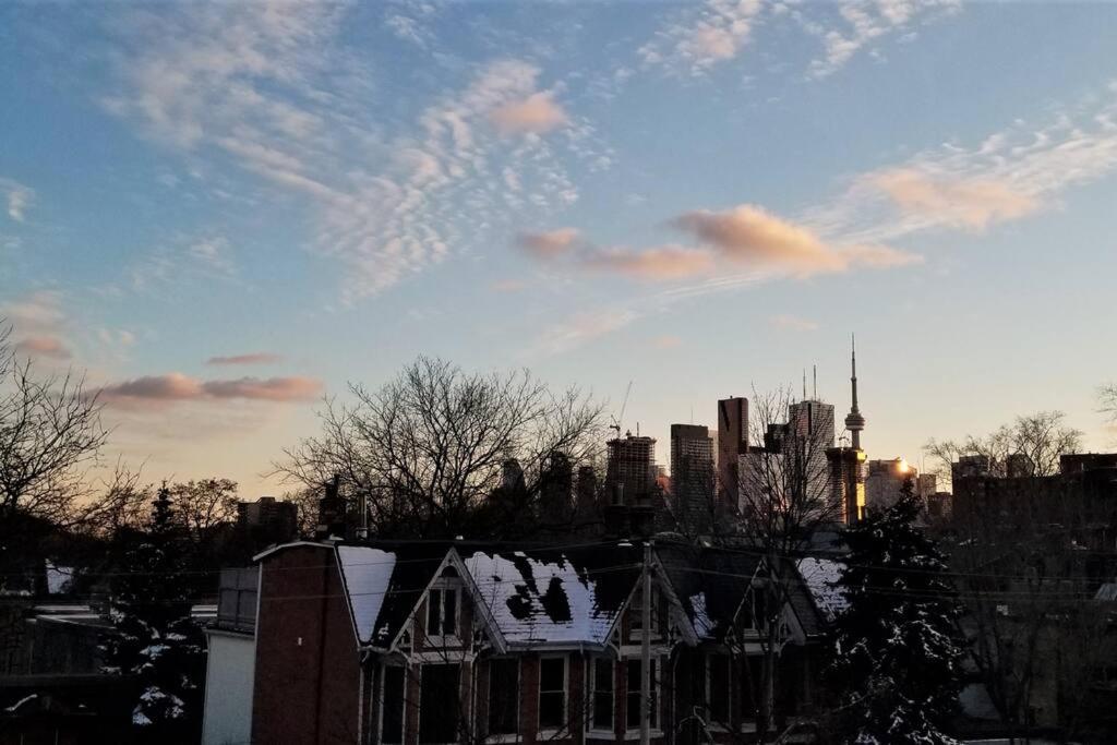Private 3 Bedroom In Downtown Apartment