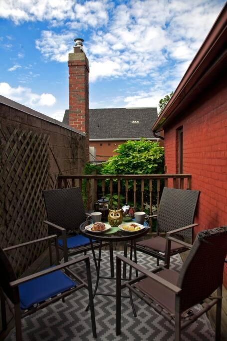 Private 3 Bedroom In Downtown Apartment *