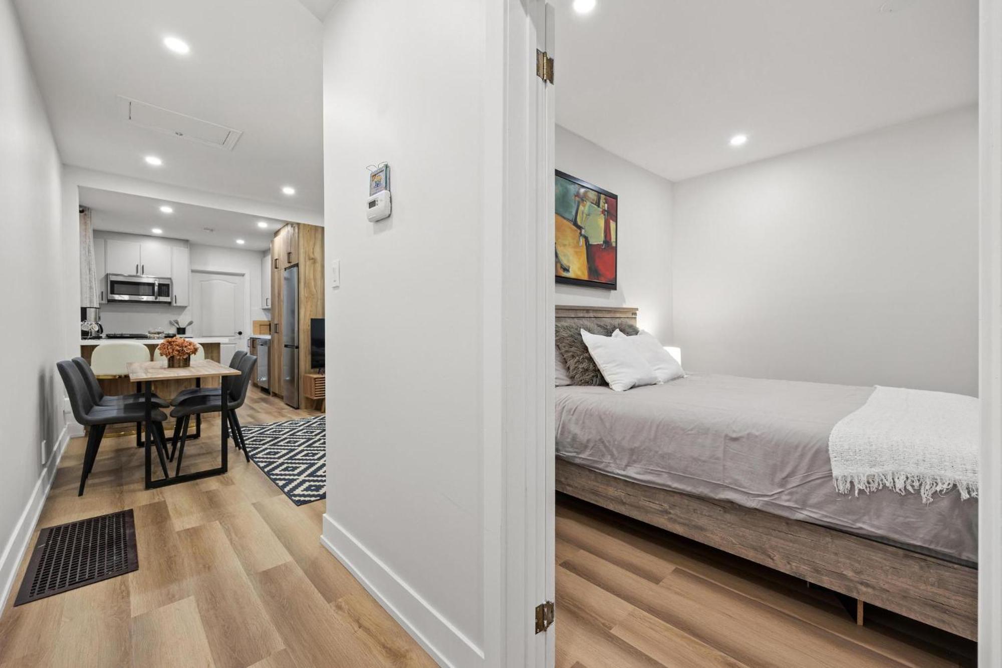 Apartment Private House With Parking & Steps To Subway *