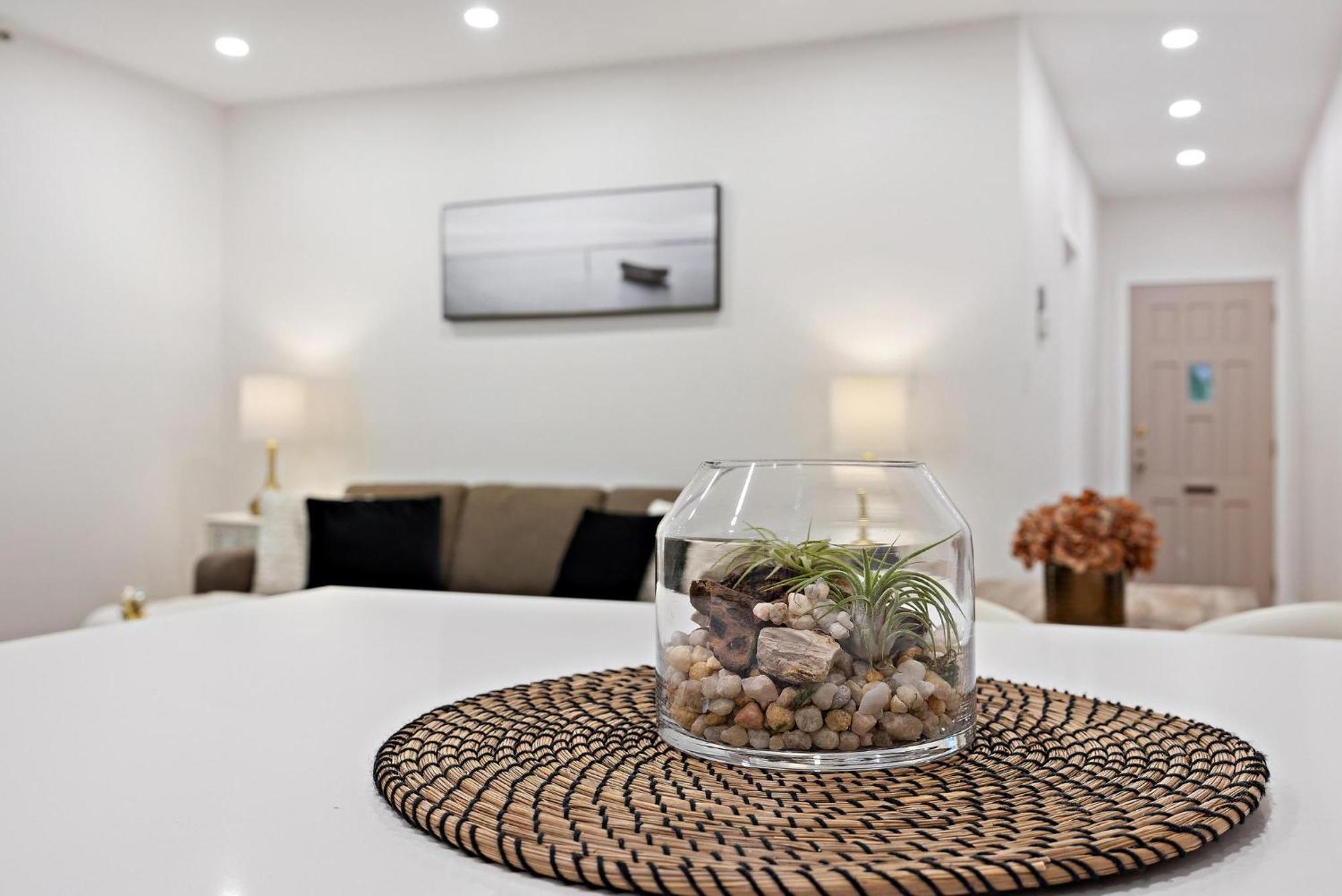 Apartment Private House With Parking & Steps To Subway *