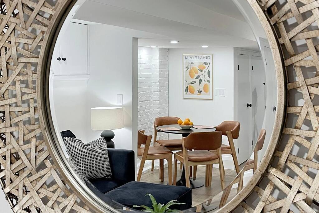 Fresh And Modern Guest *