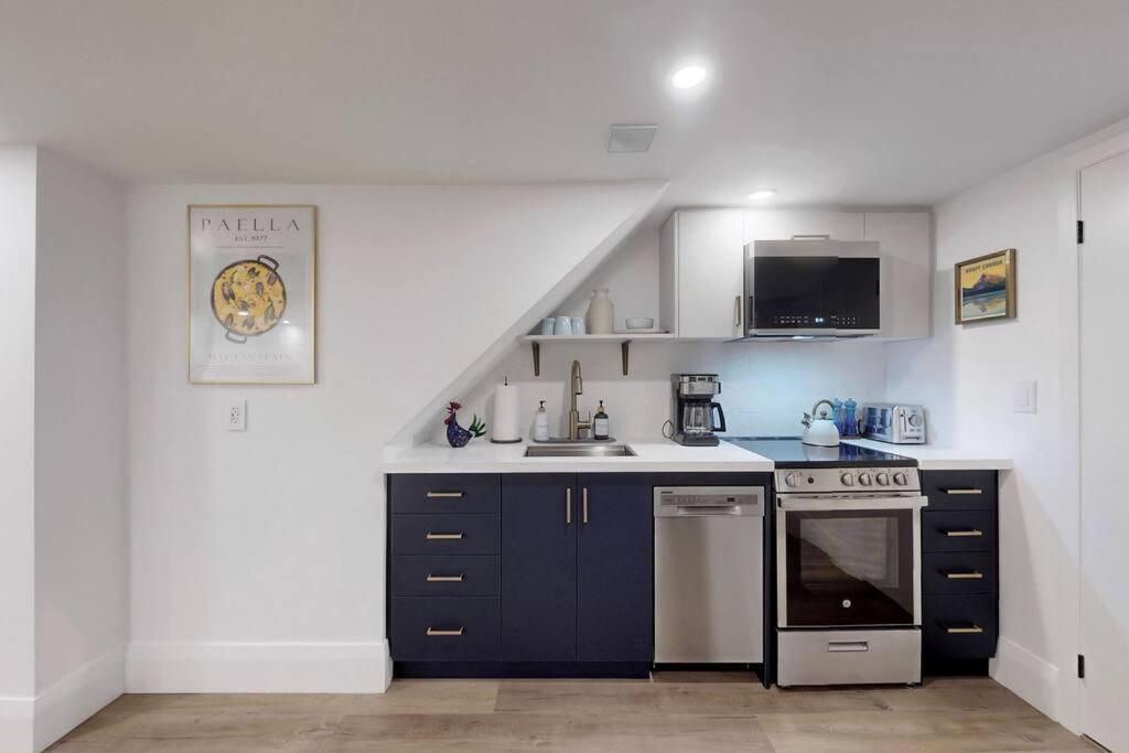 Fresh And Modern Guest Apartment Toronto