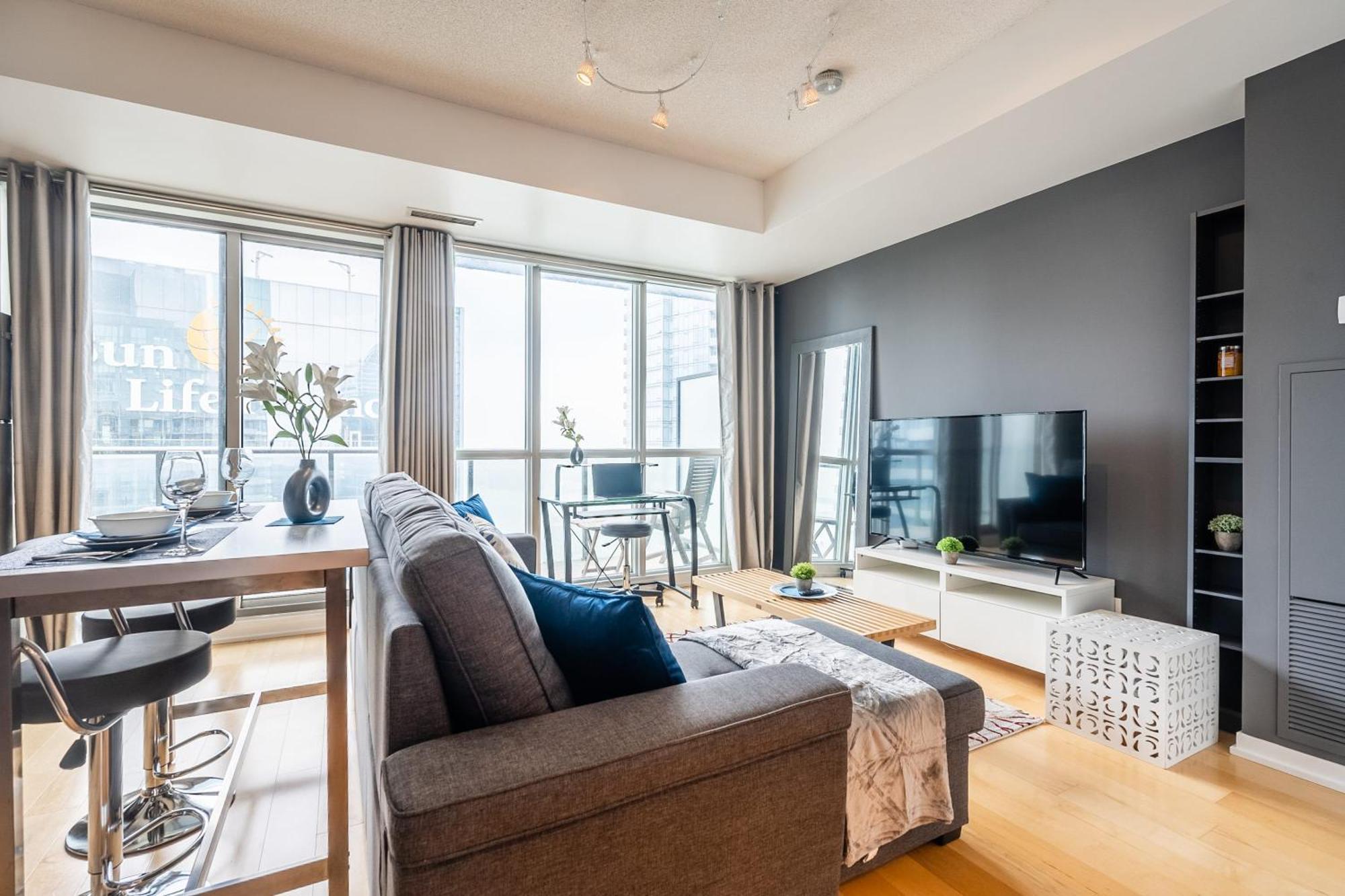 Luxury 1-bedroom In Dt * Toronto
