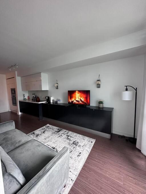 Sky Living Awesome Lake And City View Apartment *