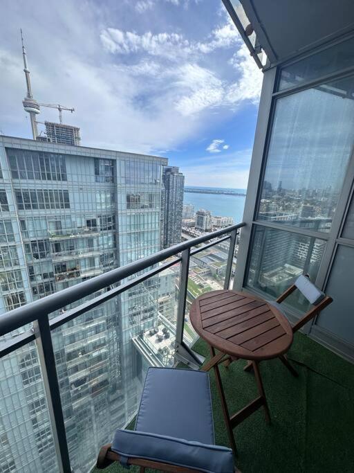 Sky Living Awesome Lake And City View