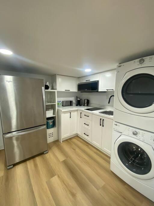 Entire Place In Downtown 2 Bedroom Basement Toronto