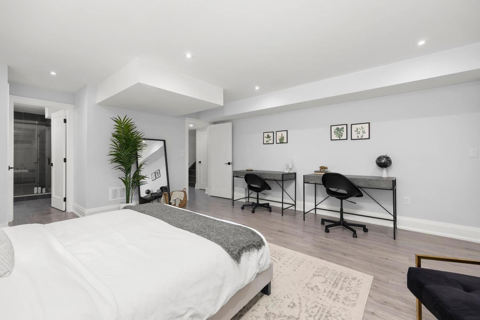 Cozy Renovated Luxurious Guest Located In