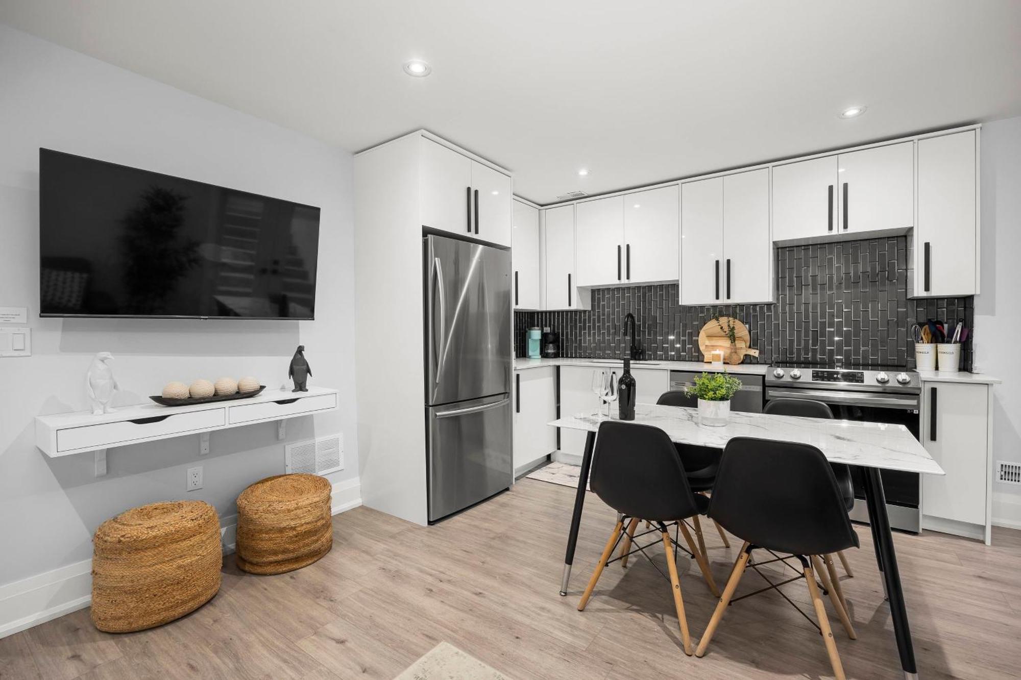 Cozy Renovated Luxurious Guest Located In Toronto