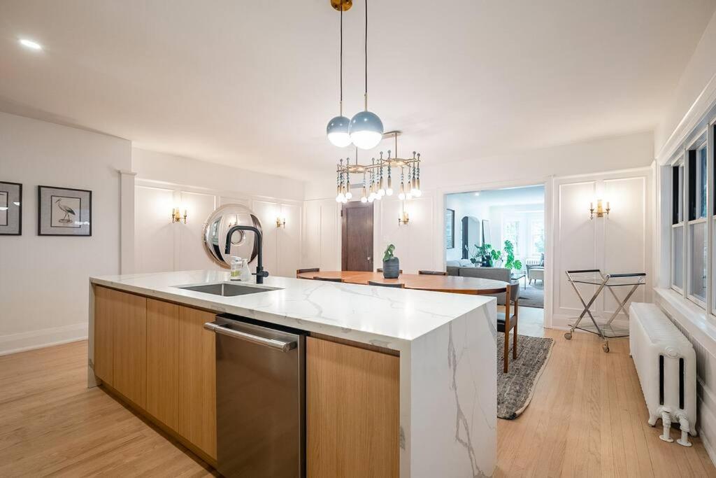 Apartment Expansive & Views Toronto
