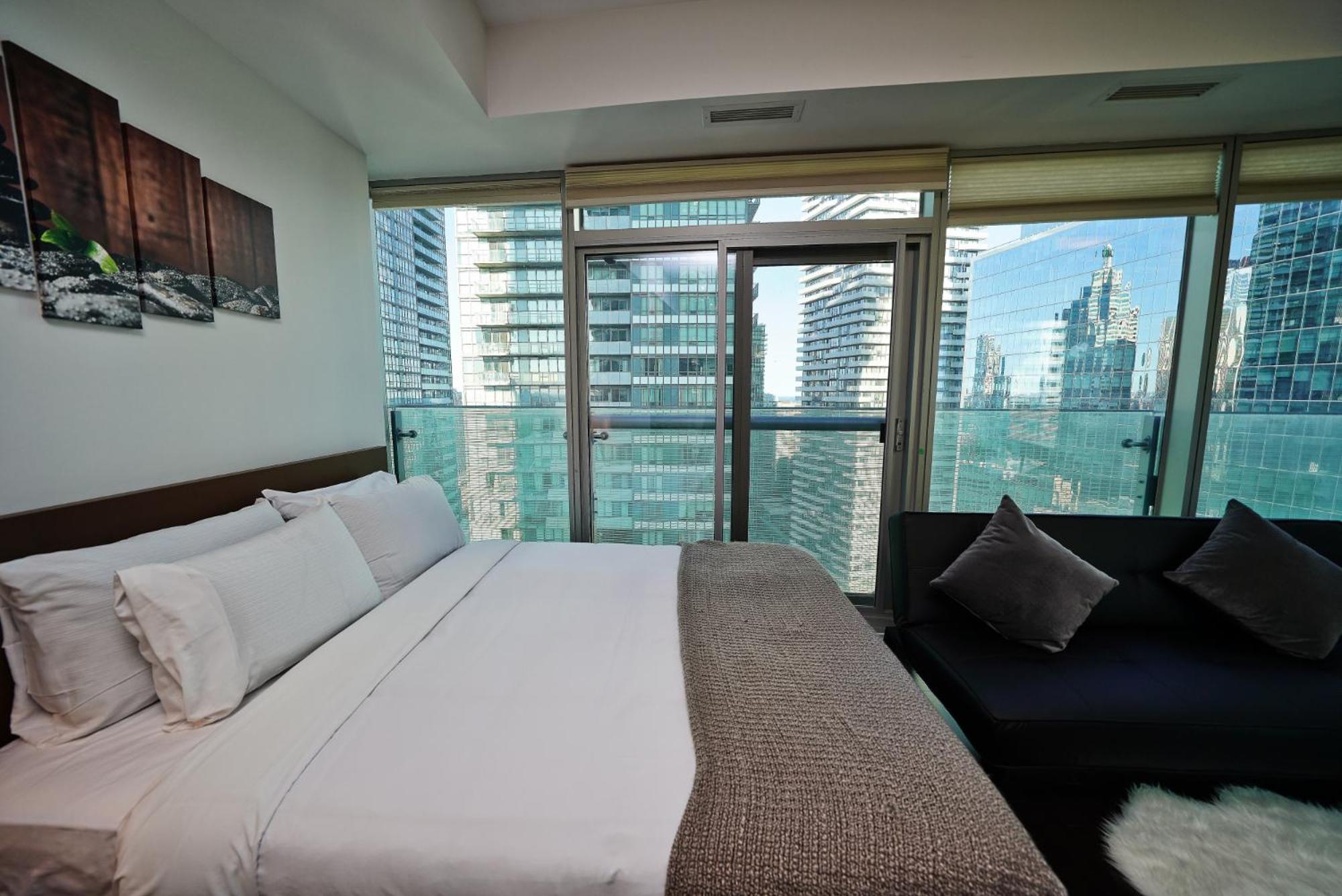 Rivetstays - The York * Toronto