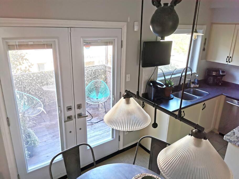 Lakepark Artsy 3 Bedroom Townhouse 1 Parking Toronto