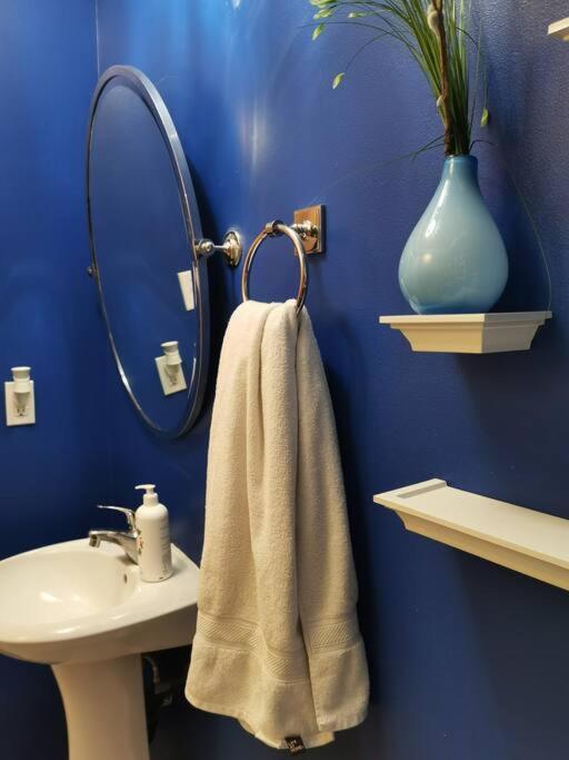 Lakepark Artsy 3 Bedroom Townhouse 1 Parking Apartment