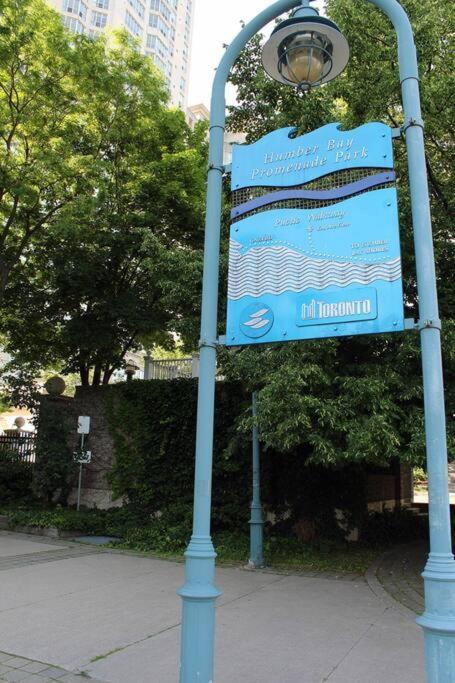 Lakepark Artsy 3 Bedroom Townhouse 1 Parking Toronto