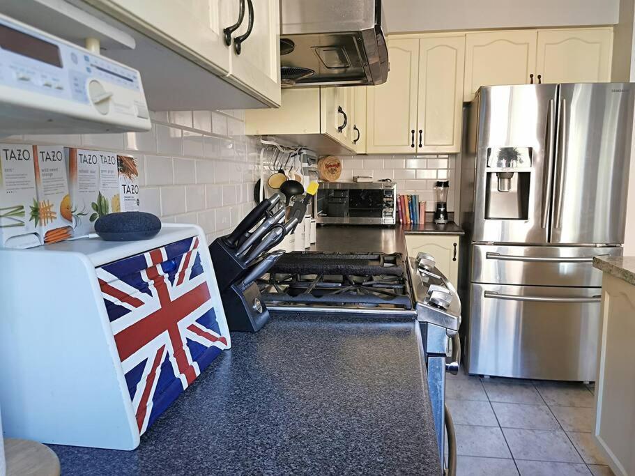 Lakepark Artsy 3 Bedroom Townhouse 1 Parking Apartment *