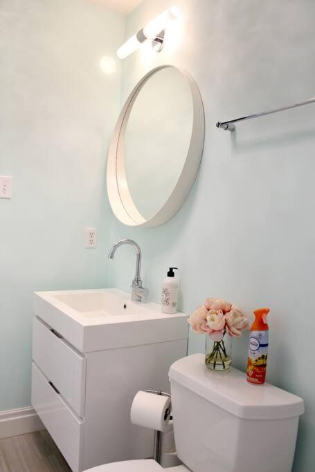 Lakepark Artsy 3 Bedroom Townhouse 1 Parking Apartment