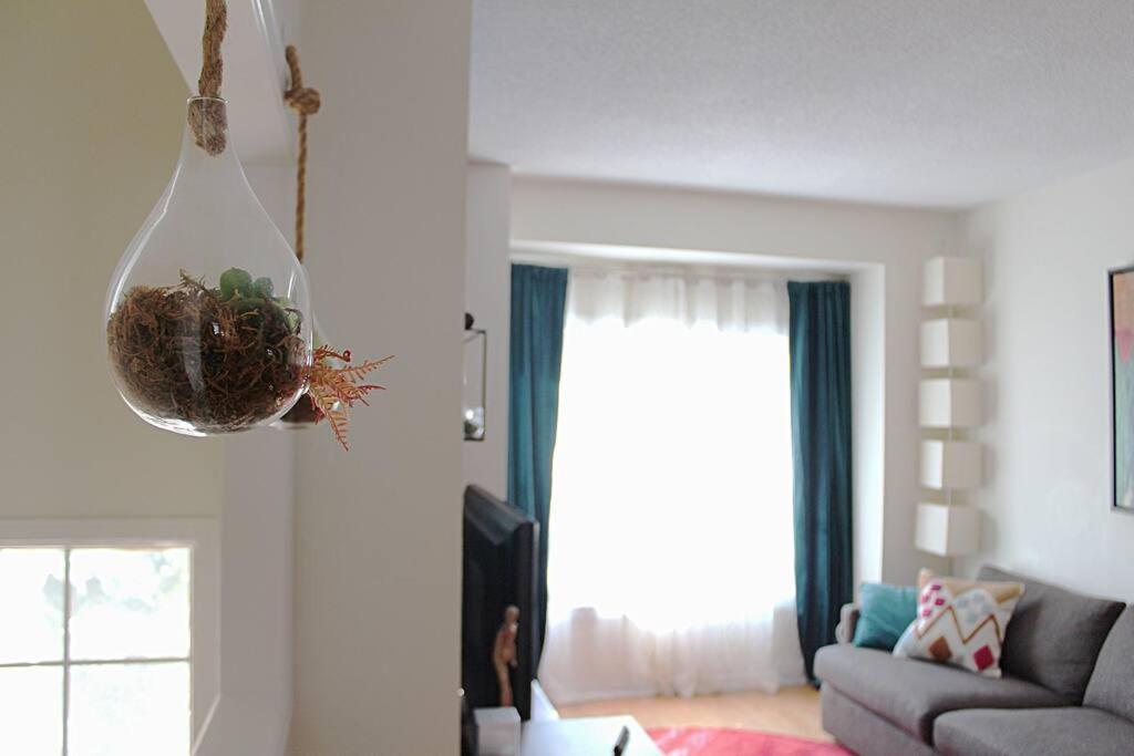 Lakepark Artsy 3 Bedroom Townhouse 1 Parking * Toronto