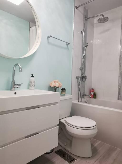 Lakepark Artsy 3 Bedroom Townhouse 1 Parking Toronto