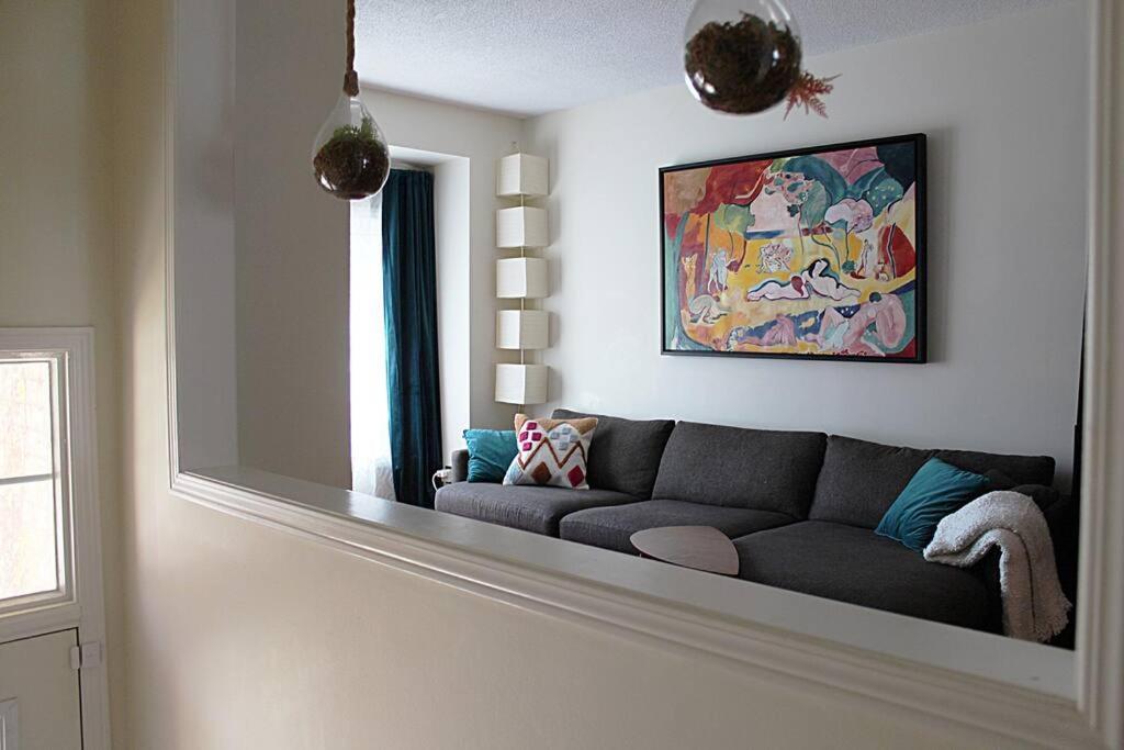 Lakepark Artsy 3 Bedroom Townhouse 1 Parking Apartment *