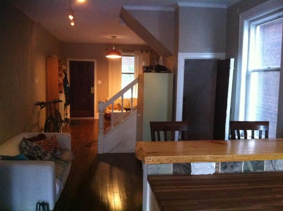 Lovely In Leslieville Villa *
