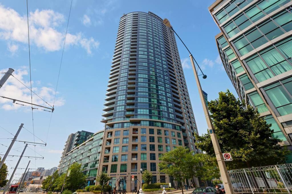Apartment 2 Bedroom With Pool & Free Parking