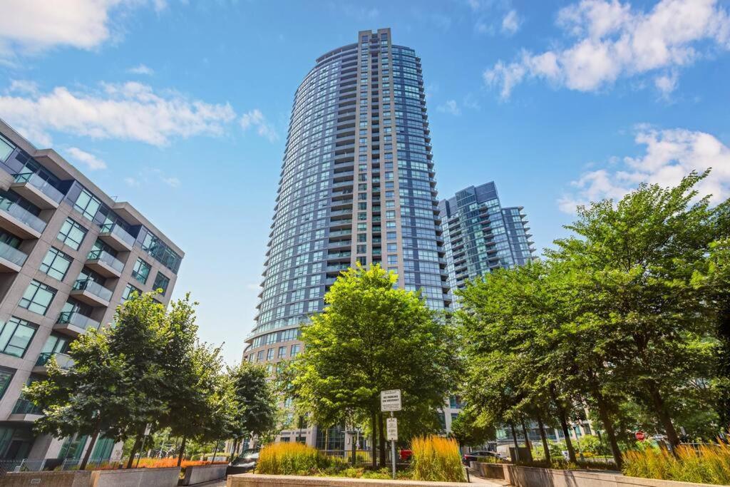 2 Bedroom With Pool & Free Parking *