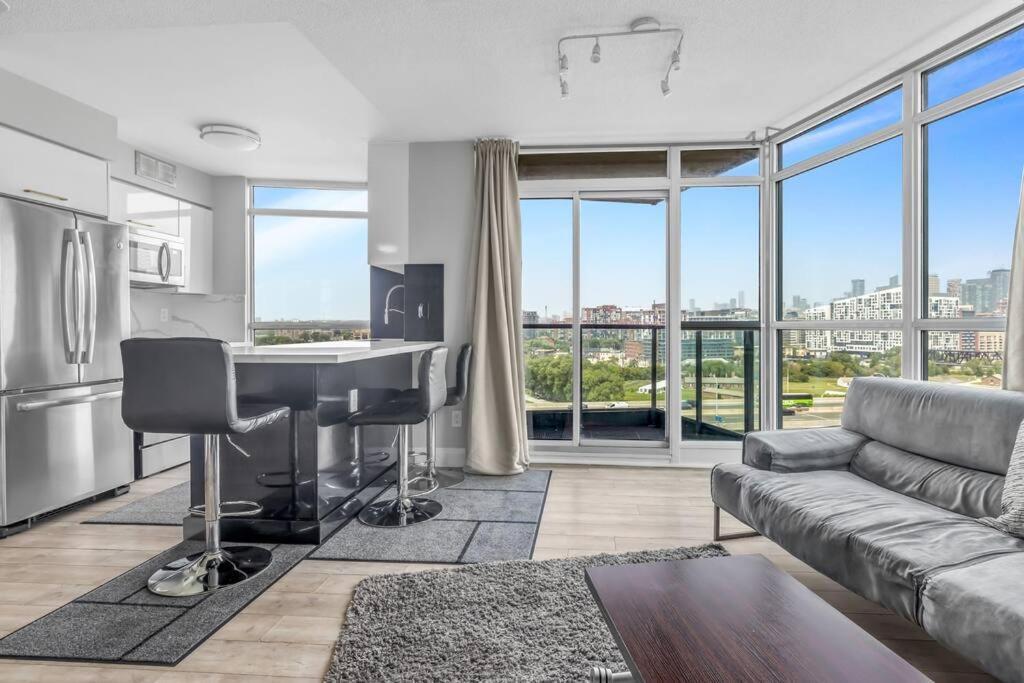 Apartment 2 Bedroom With Pool & Free Parking *