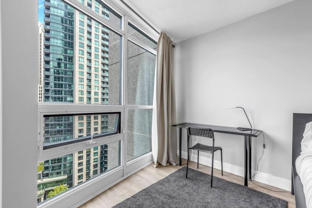 Apartment 2 Bedroom With Pool & Free Parking