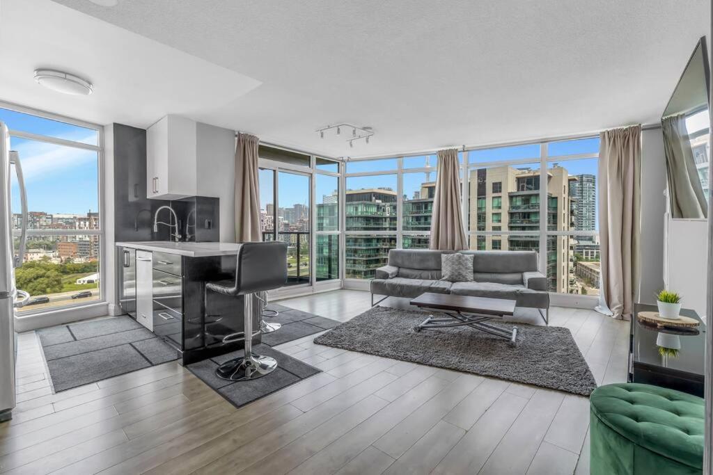 2 Bedroom With Pool & Free Parking *
