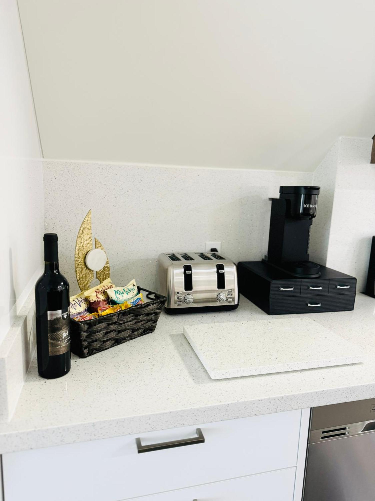 Dufferin Serenity Apartment
