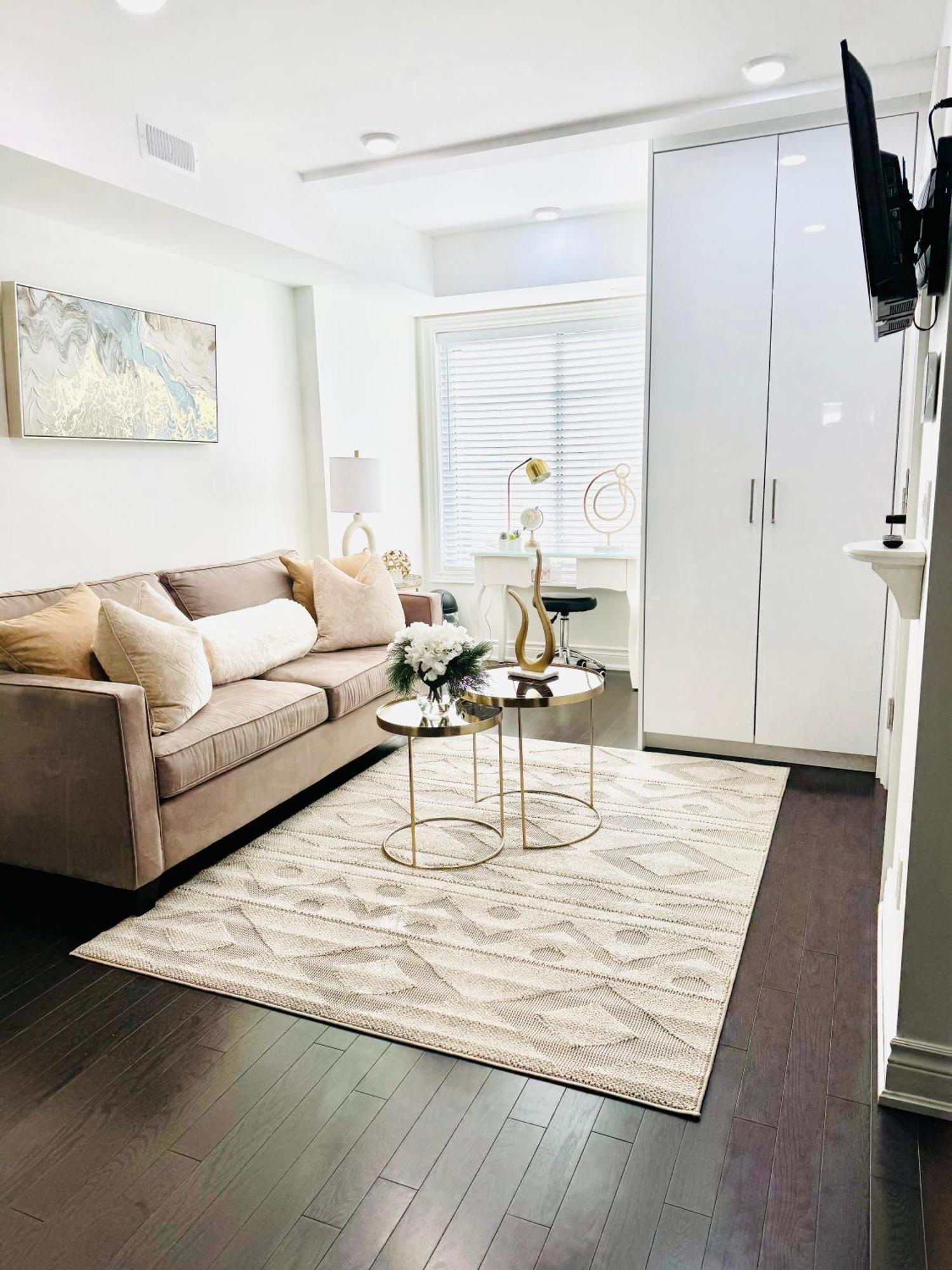 Dufferin Serenity Apartment