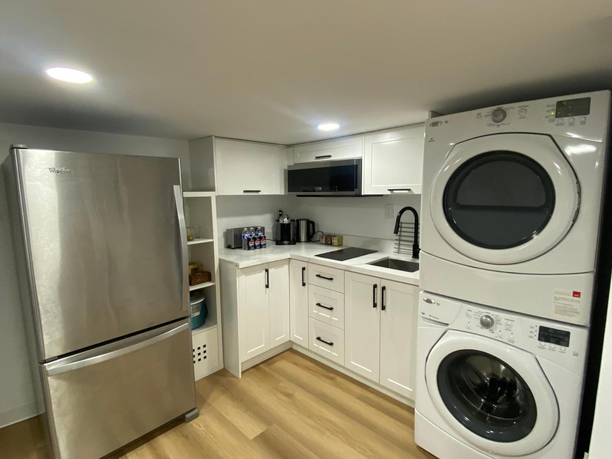 Entire Place In Downtown 2 Bedroom Basement
