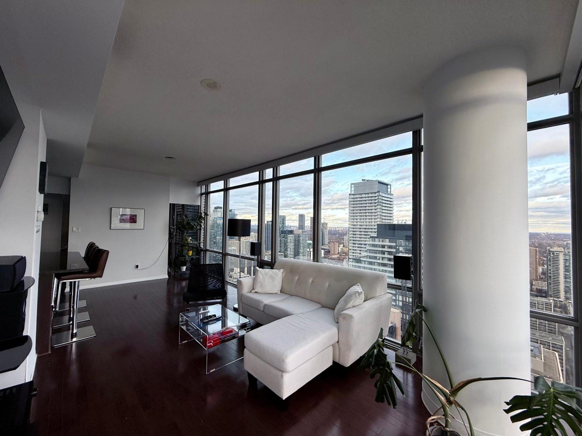 Murano - Bay & College - Fully Equipped Downtown