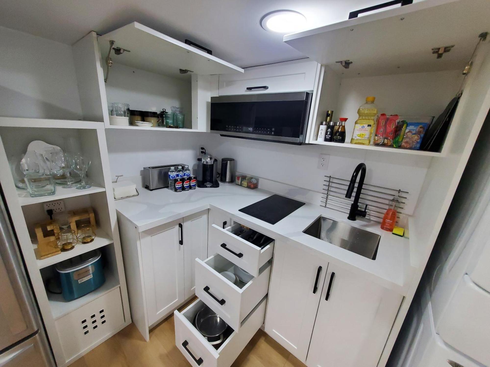 Apartment Entire Place In Downtown 2 Bedroom Basement *