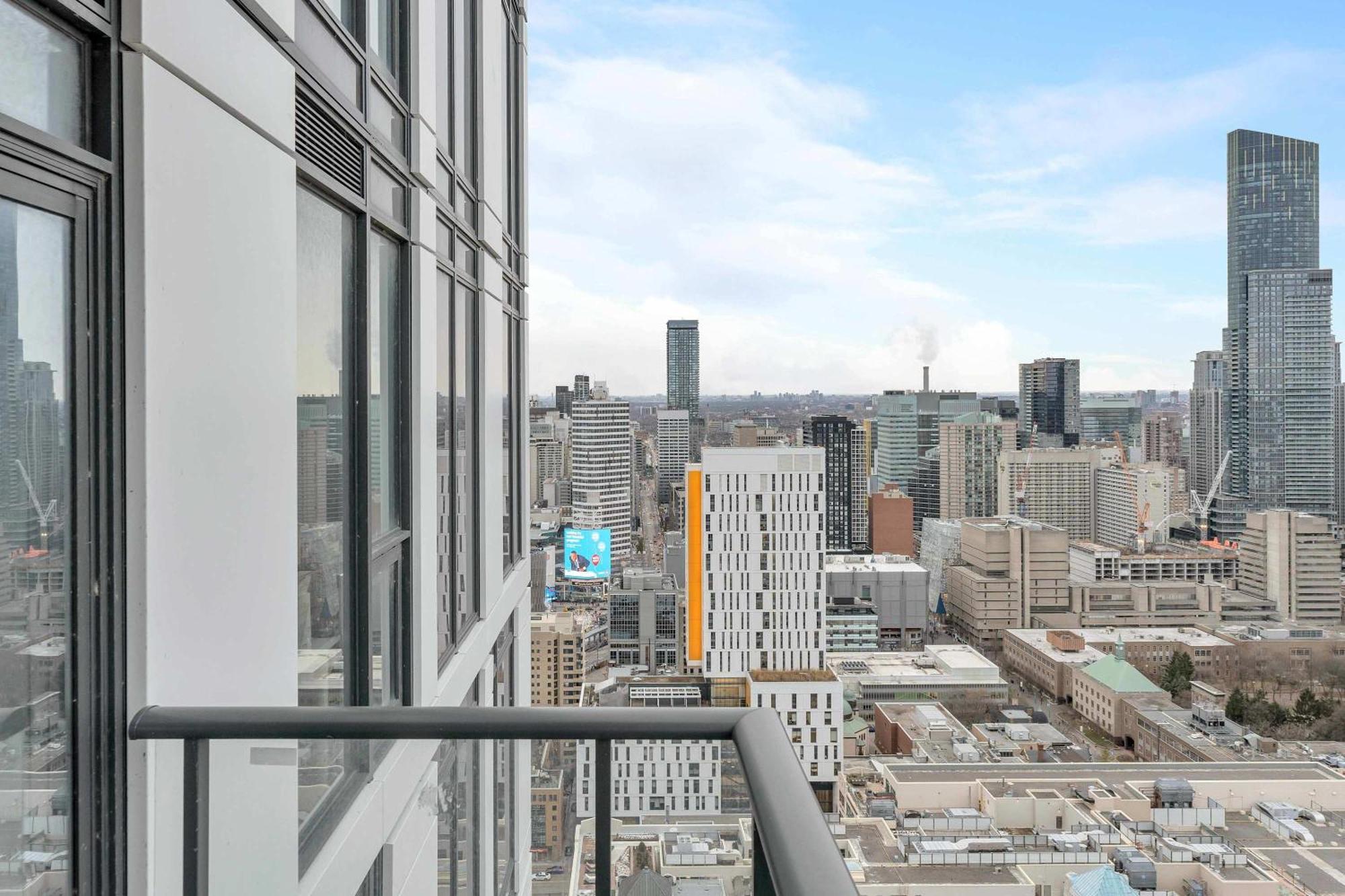 Sunset View By Eaton Centre