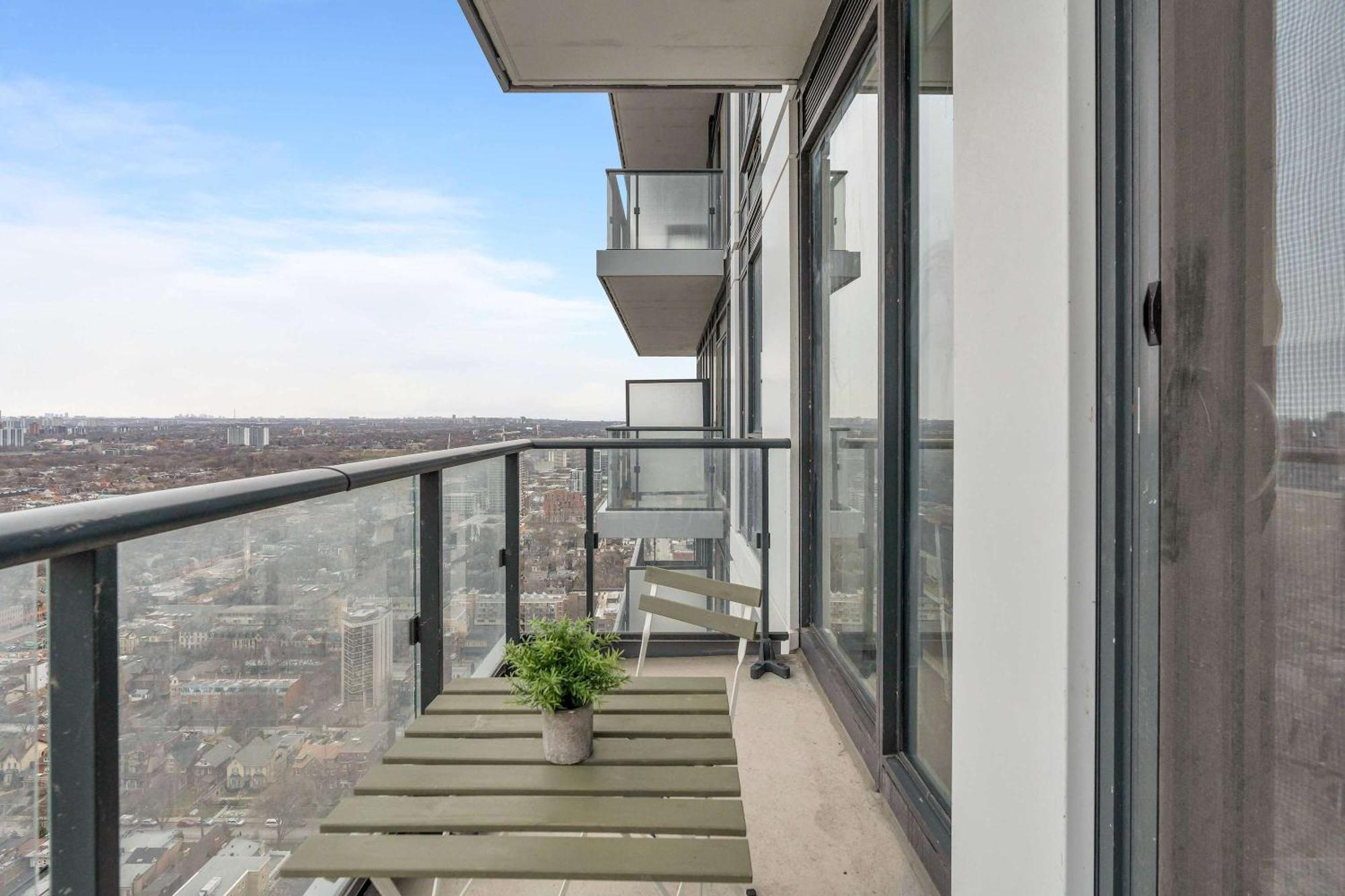 Apartment Sunset View By Eaton Centre *