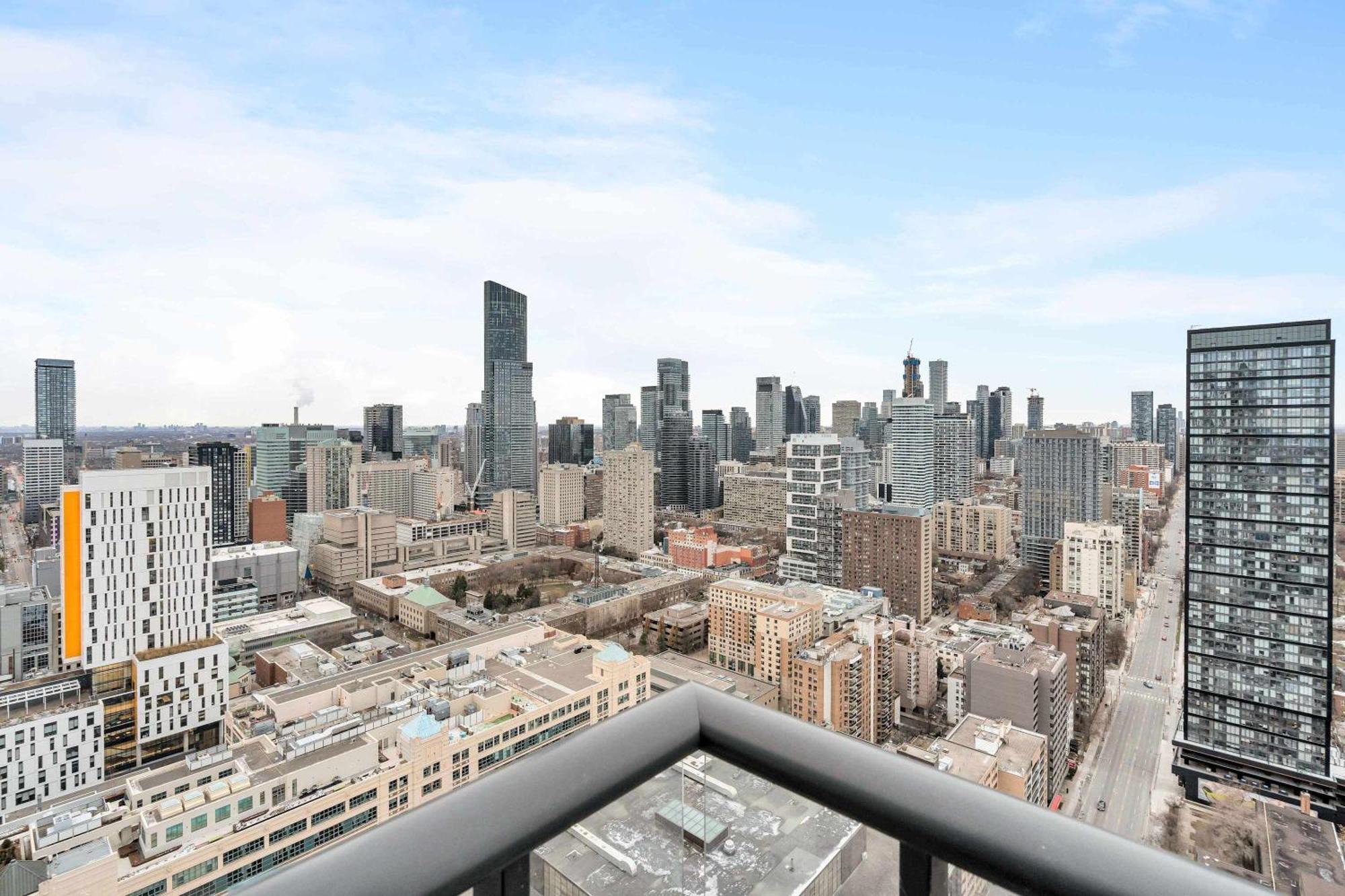 Apartment Sunset View By Eaton Centre *