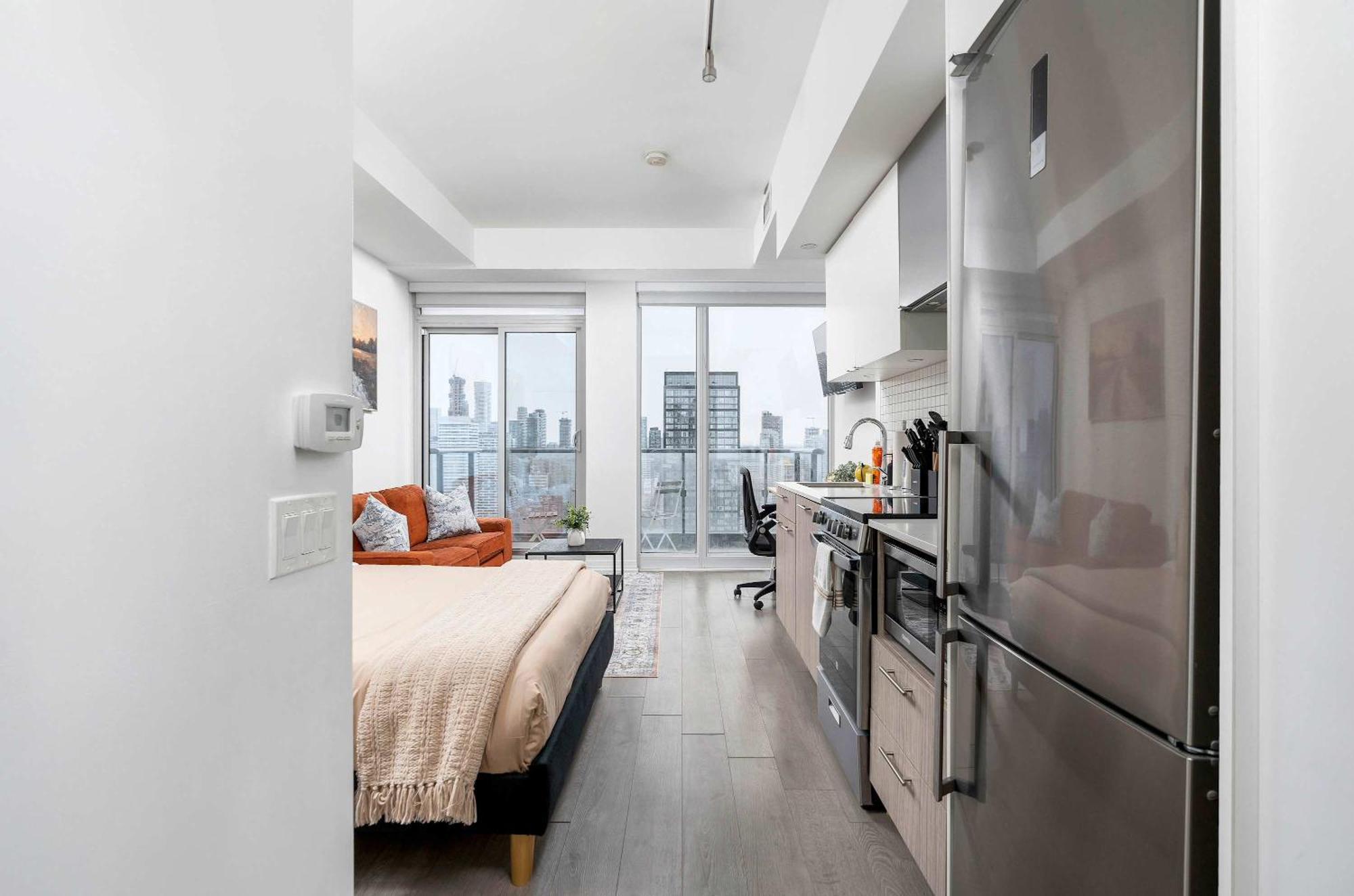Sunset View By Eaton Centre Apartment