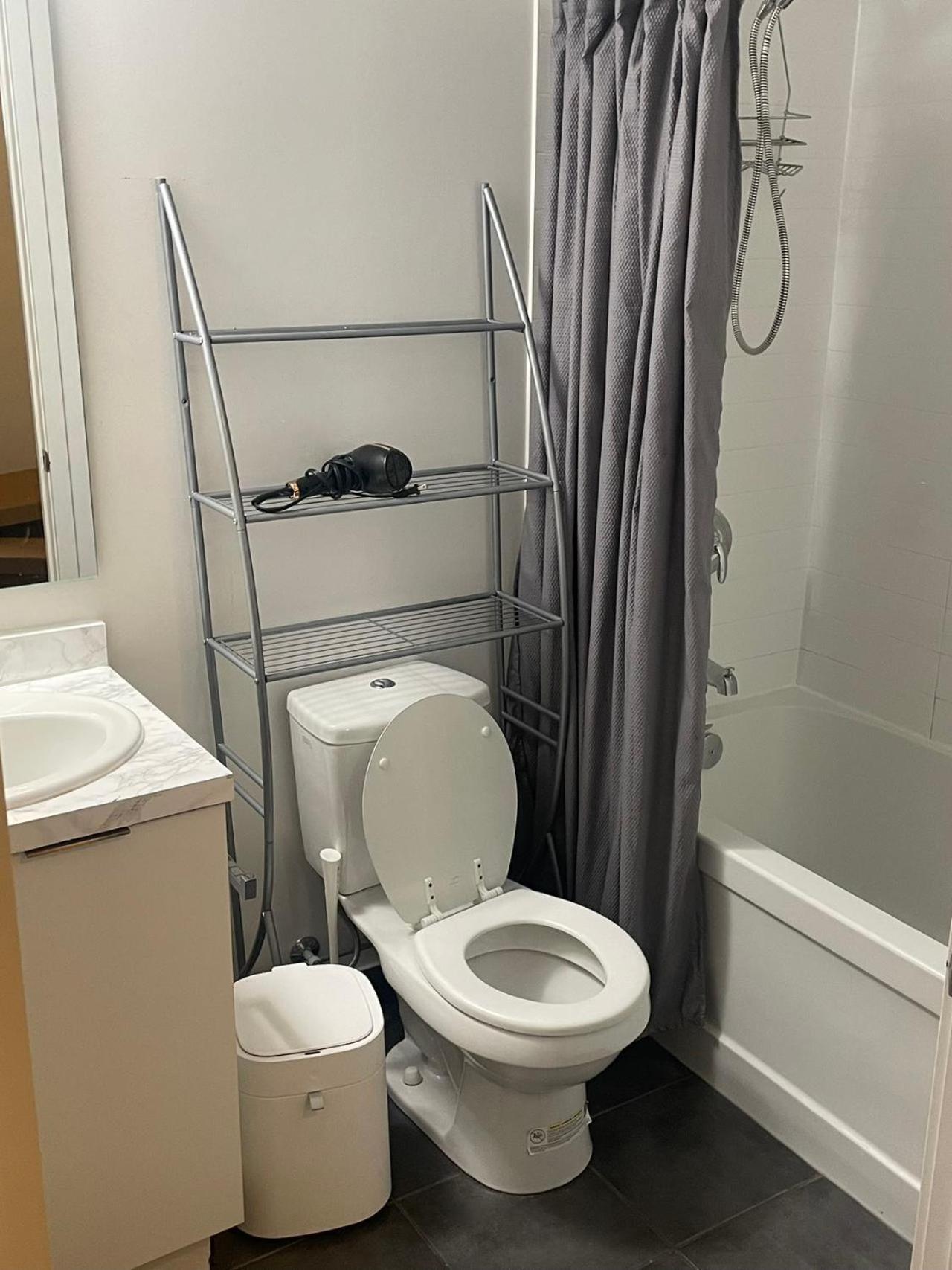 Apartment Downtown Modern Lakeview 3 Queen Beds Near Cn Tower & Rogers Centre *