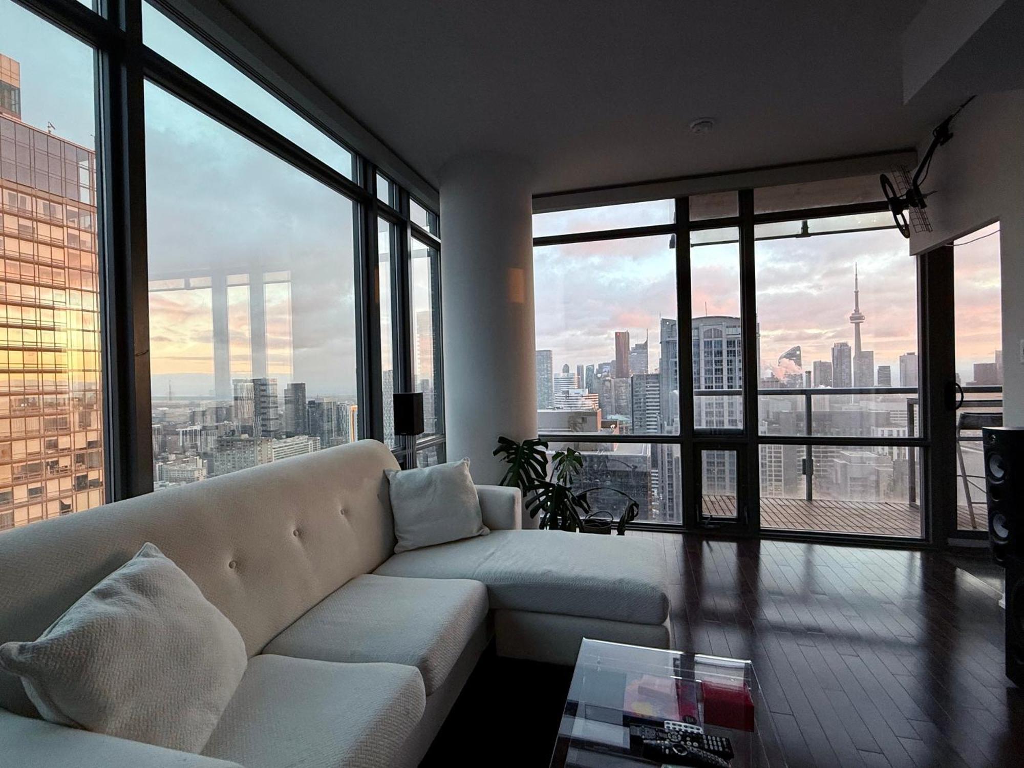 Apartment Murano - Bay & College - Fully Equipped Downtown