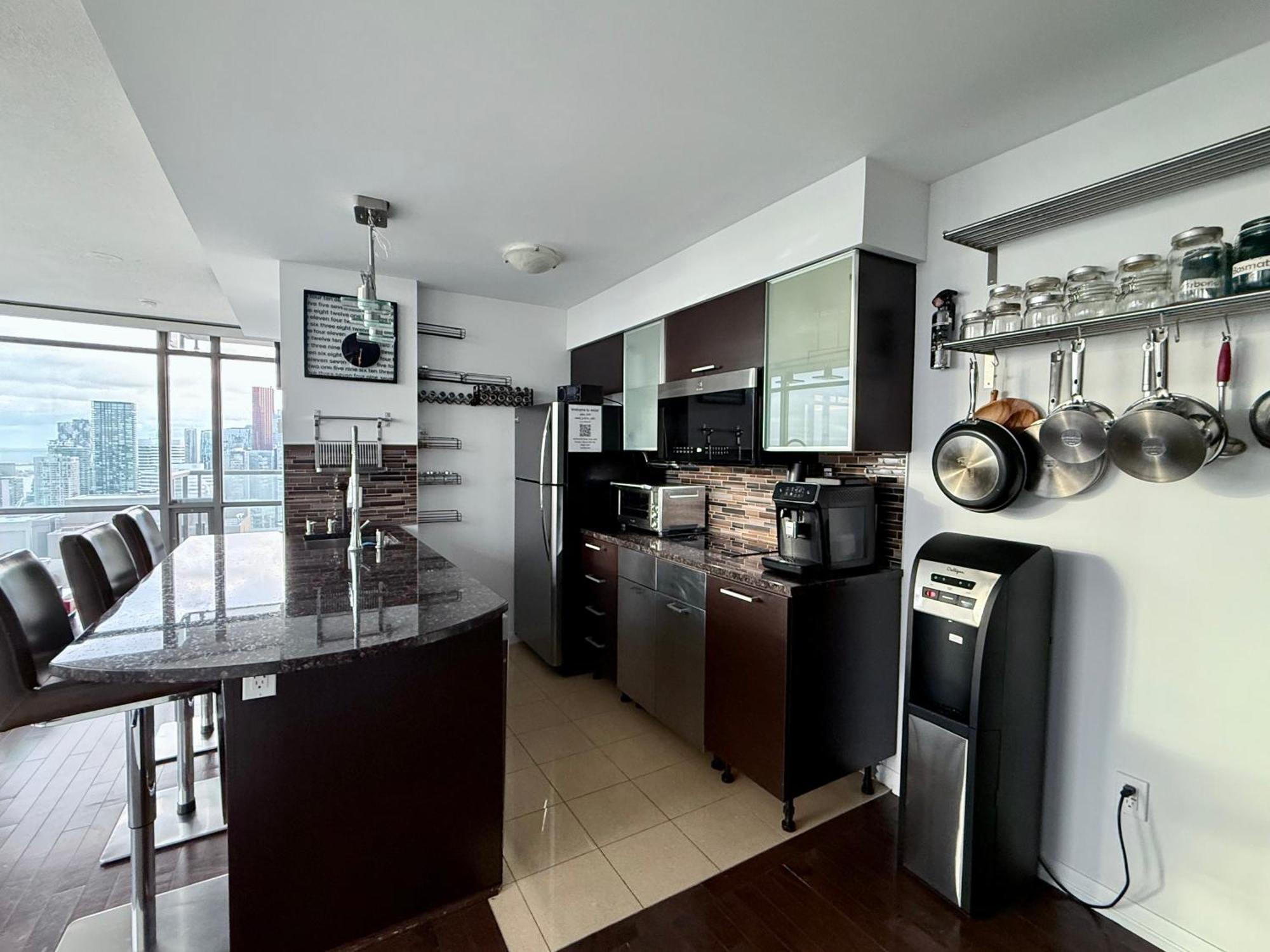 Apartment Murano - Bay & College - Fully Equipped Downtown Toronto