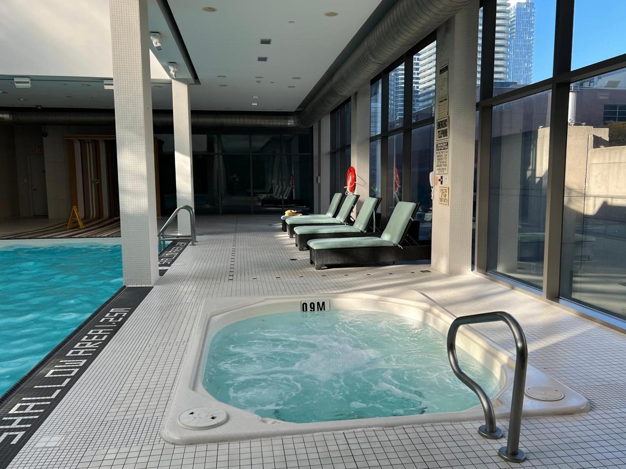Murano - Bay & College - Fully Equipped Downtown Apartment