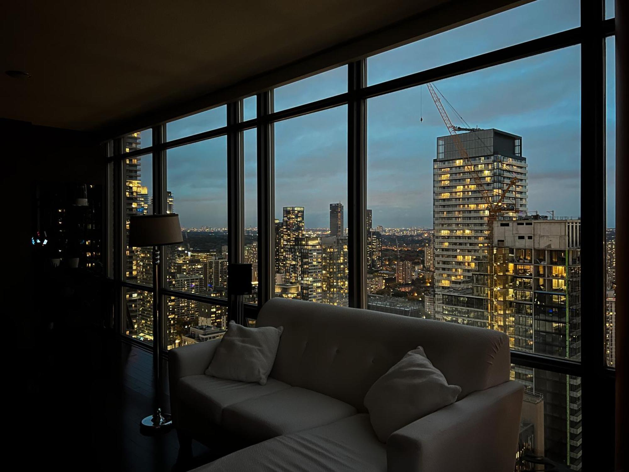 Murano - Bay & College - Fully Equipped Downtown Apartment Toronto