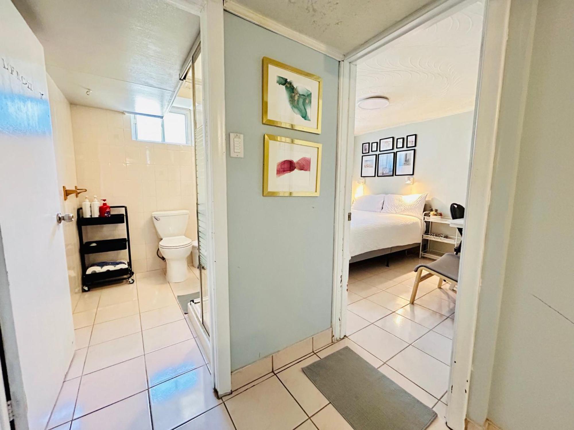 Guest house Cozy Basement Room-private Bath - Near Subway Line 1 - *